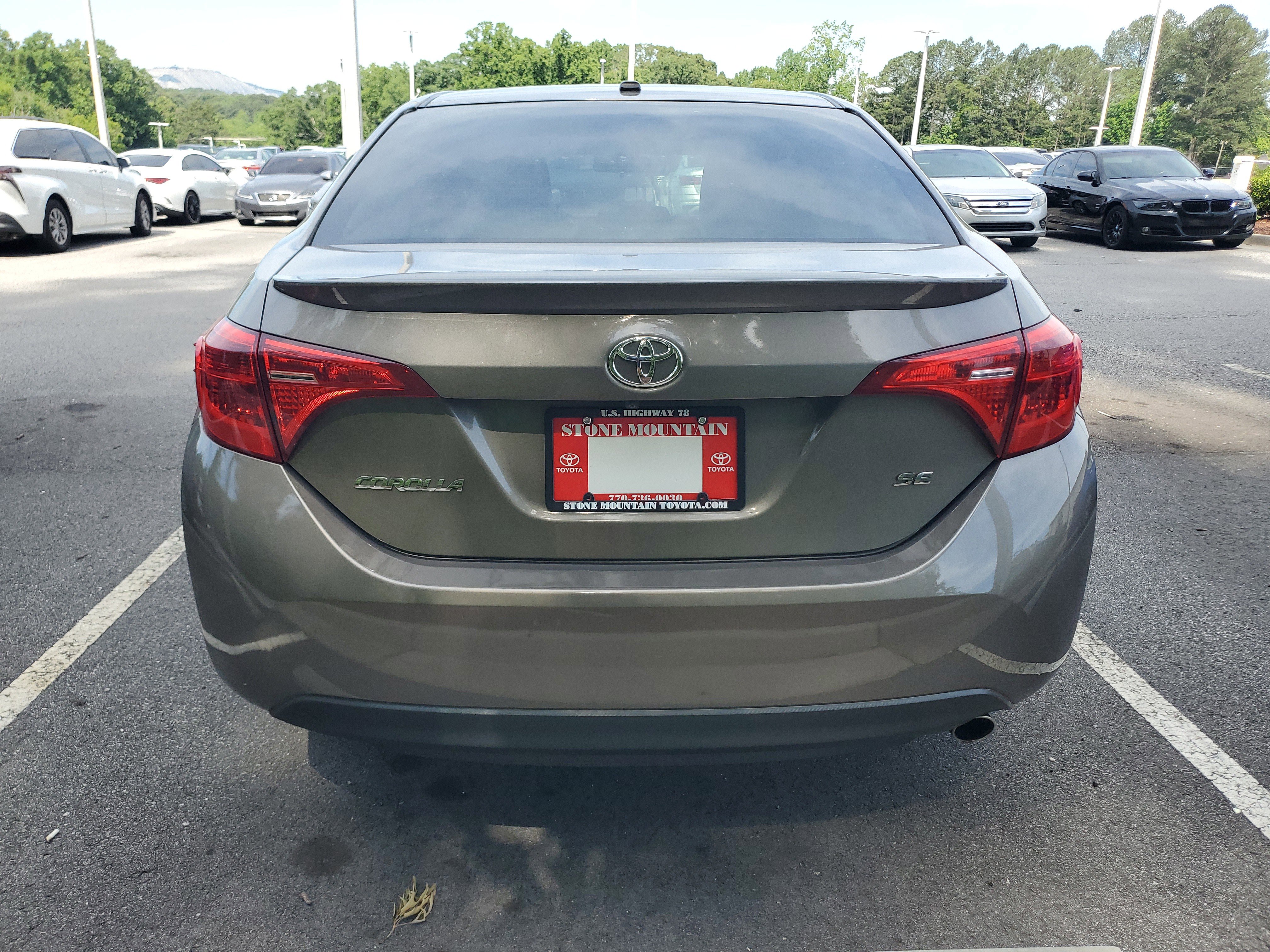 Used 2017 Toyota Corolla SE w/ SE Premium Package FWD image 9