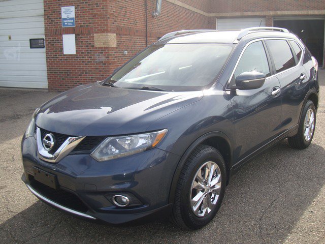 Used 2015 Nissan Rogue SV image 1
