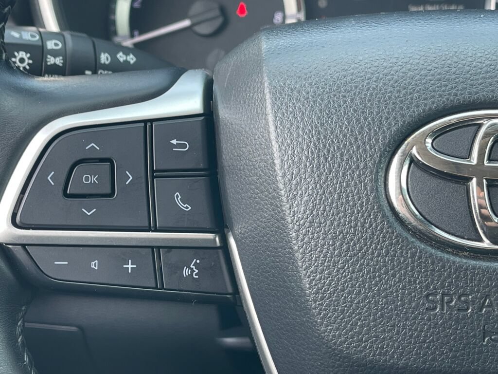 Used 2023 Toyota Highlander XLE FWD image 20