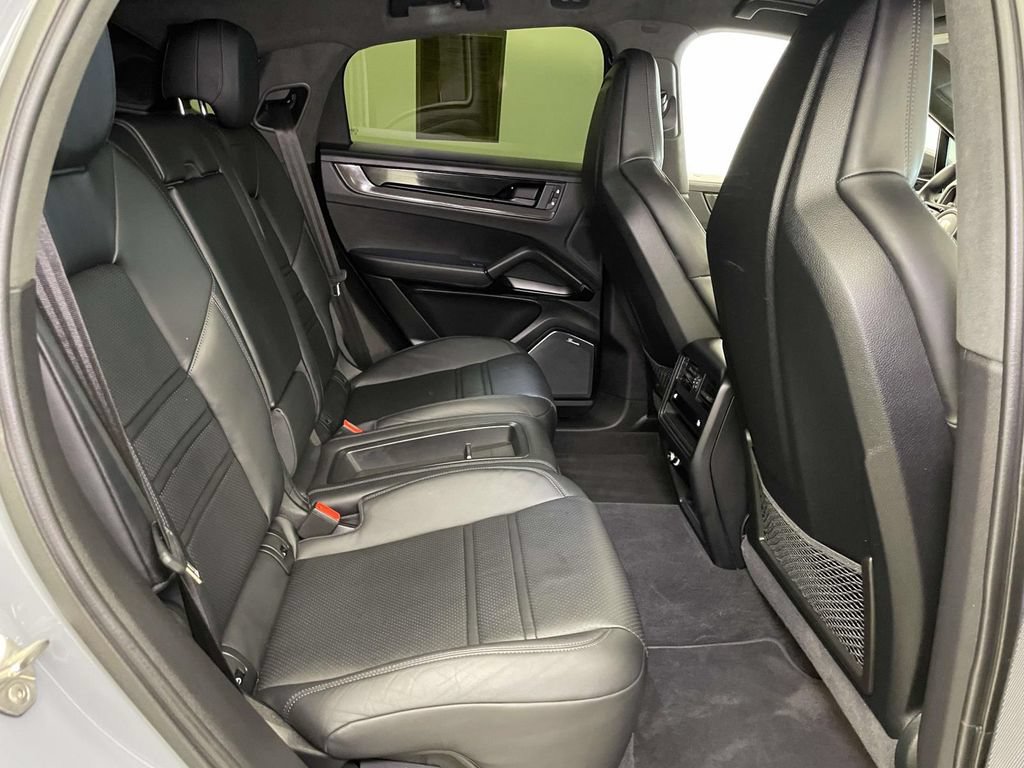 Certified 2024 Porsche Cayenne Turbo GT AWD/4WD image 21