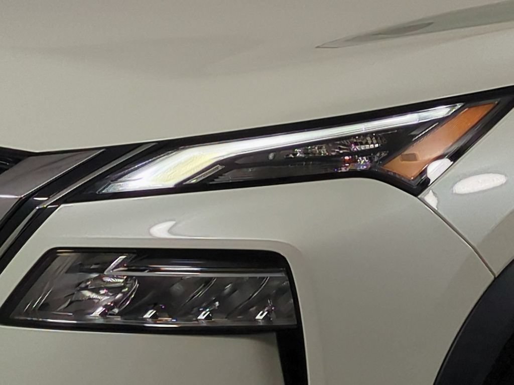 Used 2023 Nissan Rogue SV FWD image 10