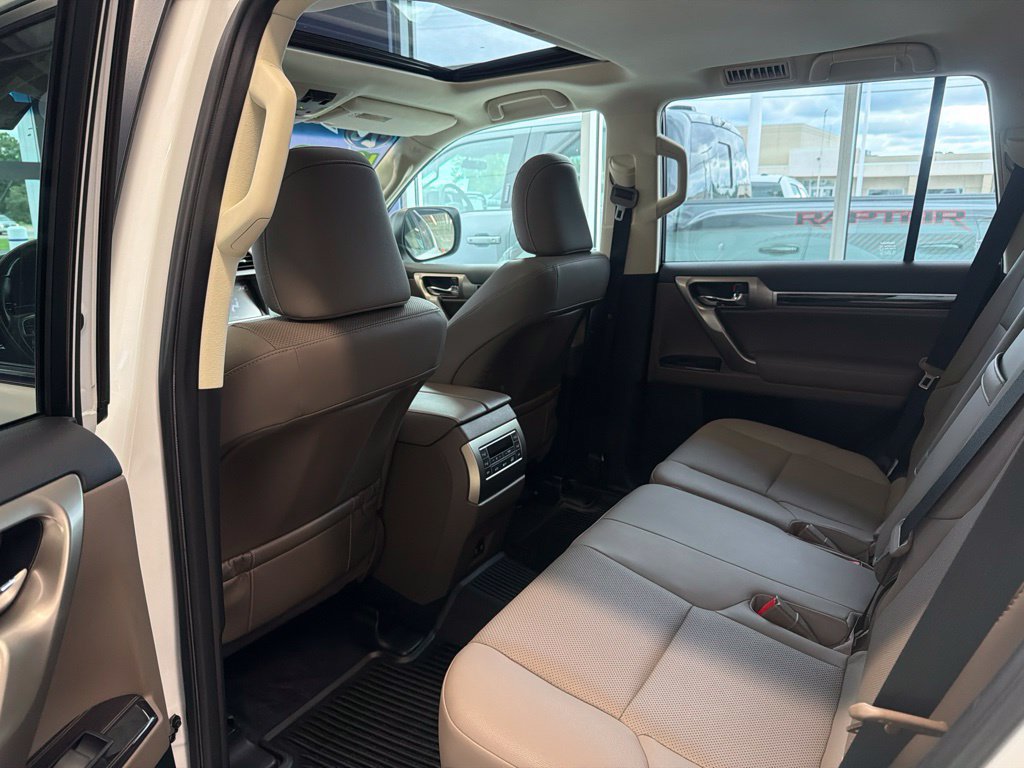 Used 2020 Lexus GX 460 Premium w/ Premium Package AWD/4WD image 18