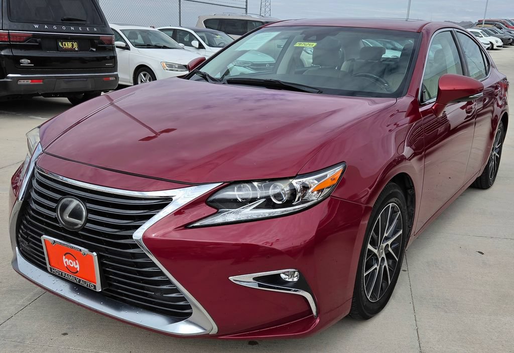 Used 2017 Lexus ES 350 w/ Luxury Package FWD image 3