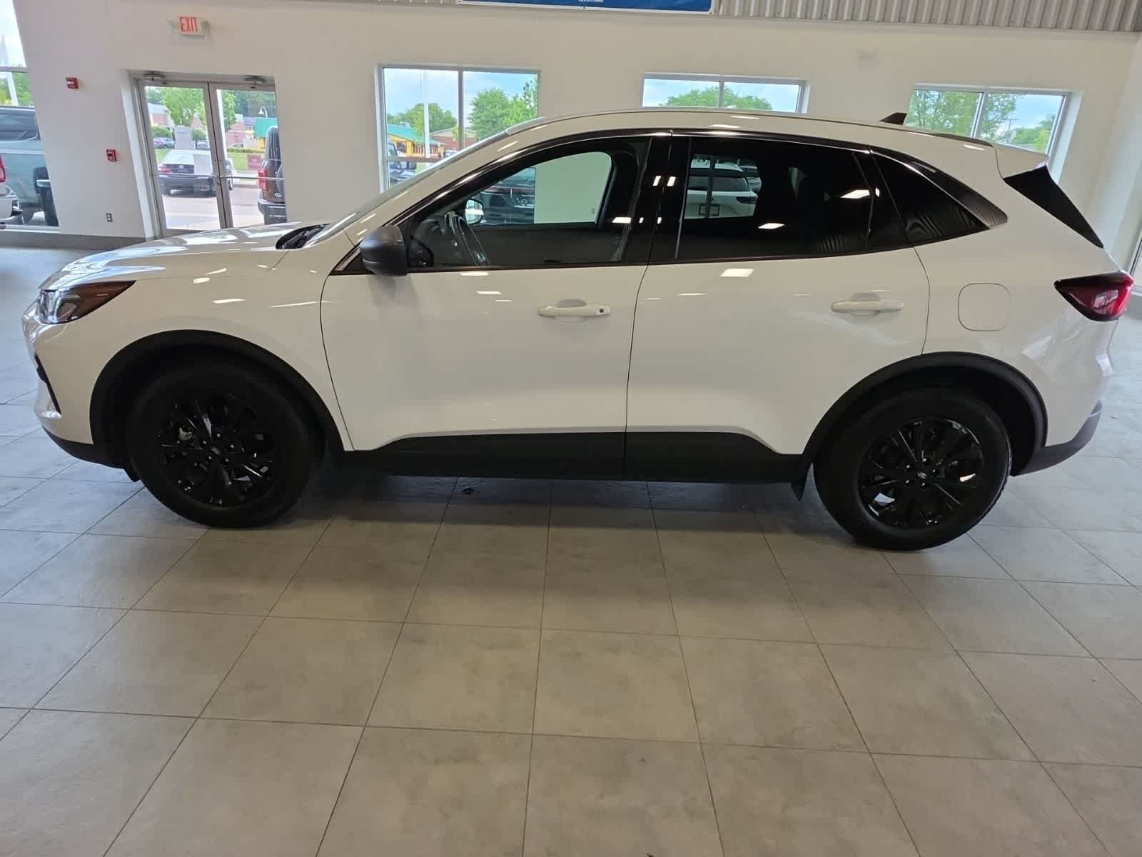 Used 2023 Ford Escape Active FWD image 12