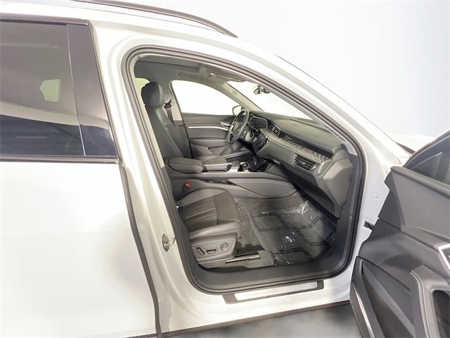Used 2023 Audi e-tron Premium Plus w/ Premium Plus Package image 29
