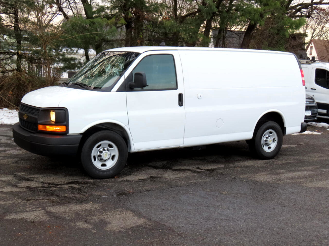 Used 2013 Chevrolet Express 2500 image 2