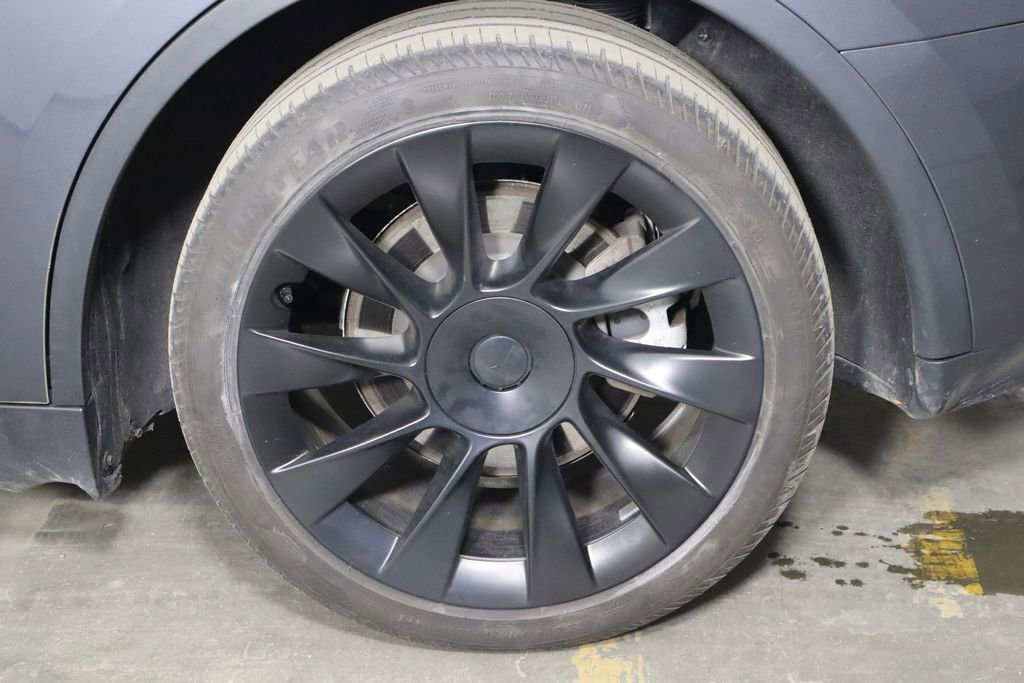 Used 2023 Tesla Model Y Long Range AWD/4WD image 41