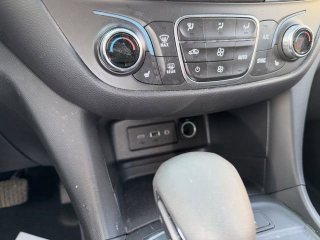 Used 2023 Chevrolet Equinox LT image 43