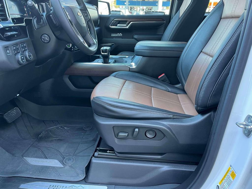 Certified 2023 Chevrolet Silverado 1500 High Country w/ Technology Package image 28