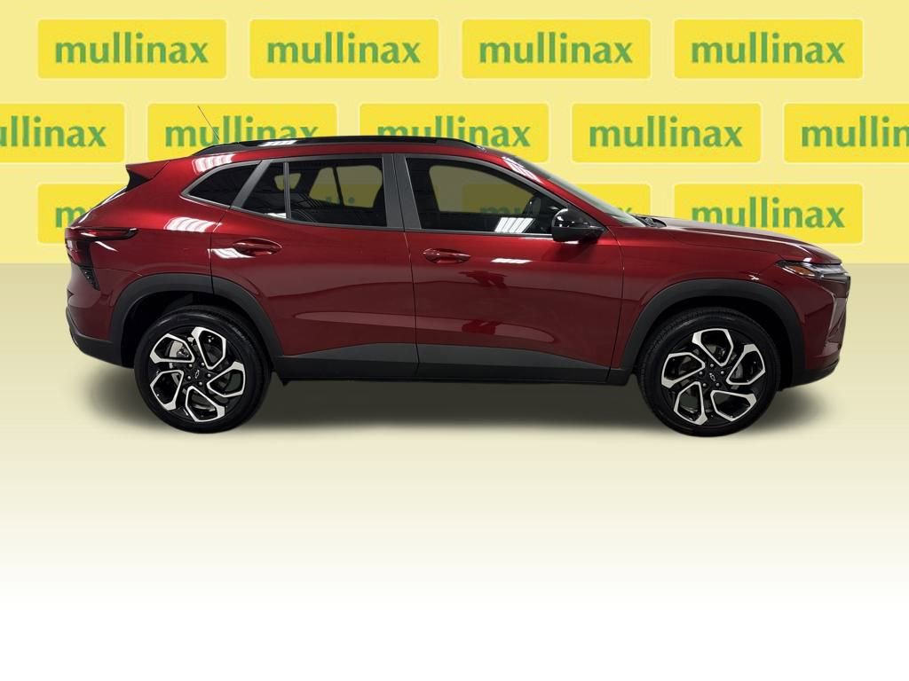 Certified 2025 Chevrolet Trax RS w/ Driver Confidence Package image 32