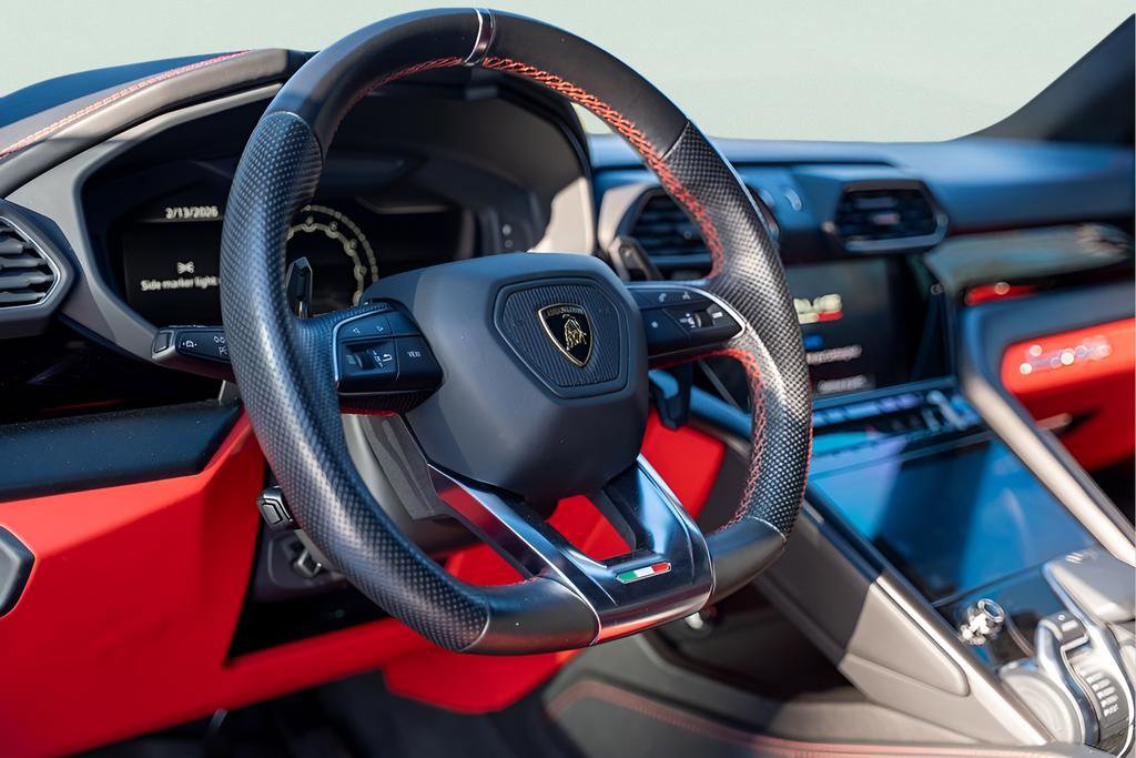 Used 2022 Lamborghini Urus image 17