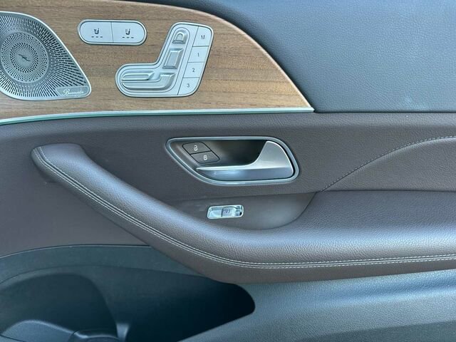 Used 2021 Mercedes-Benz GLS 450 4MATIC image 23