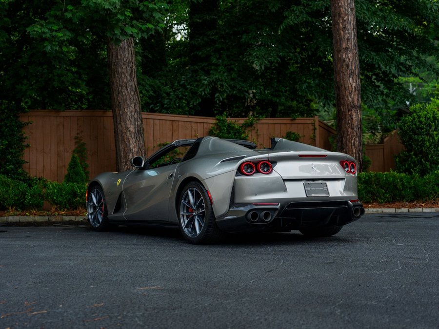 Used 2022 Ferrari 812 GTS RWD image 9