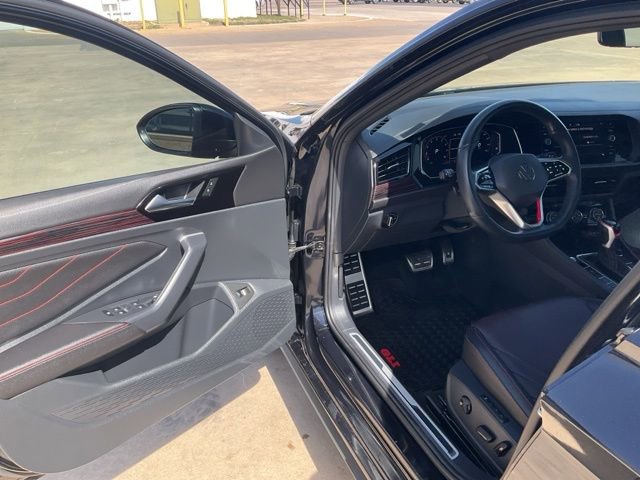Used 2024 Volkswagen Jetta GLI Autobahn FWD image 3