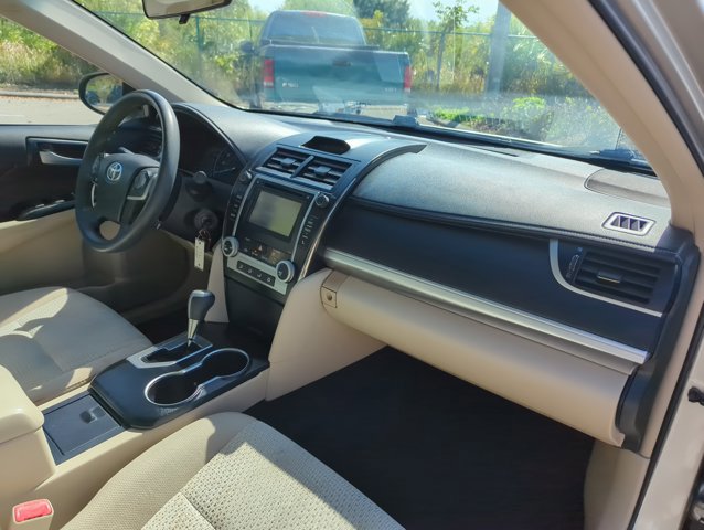 Used 2014 Toyota Camry LE image 25