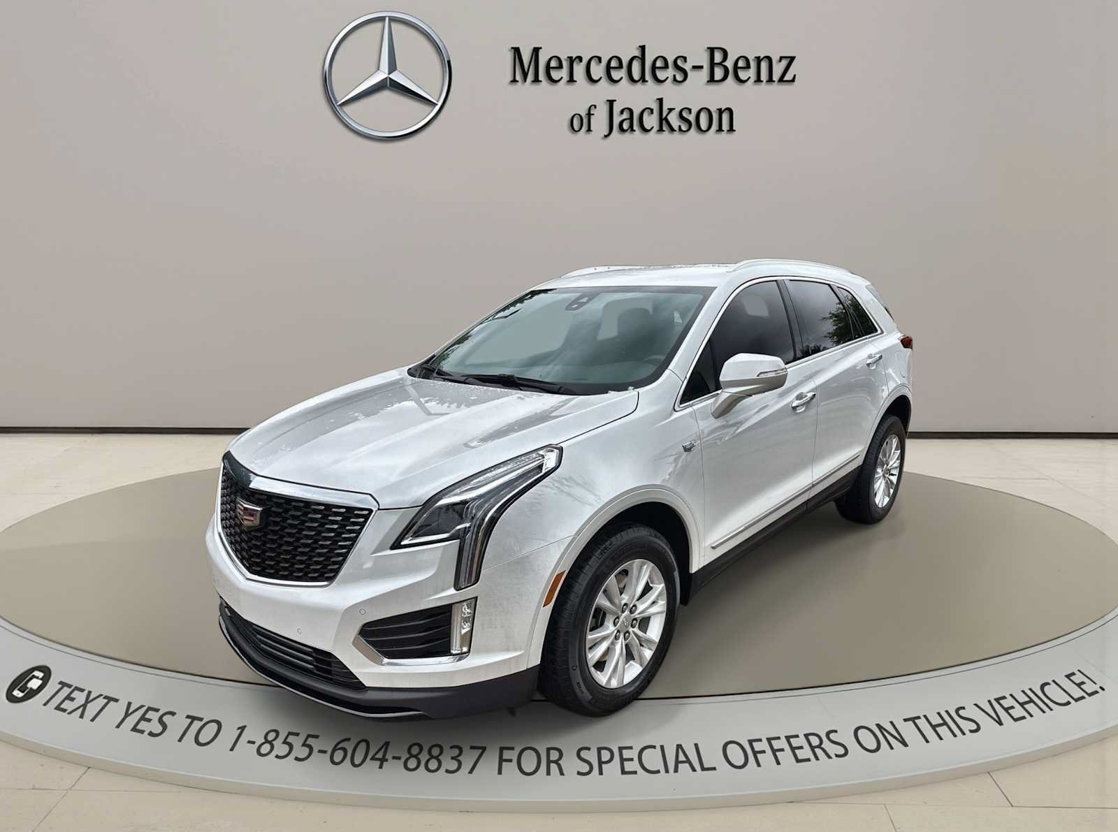 Used 2023 Cadillac XT5 Luxury FWD image 2
