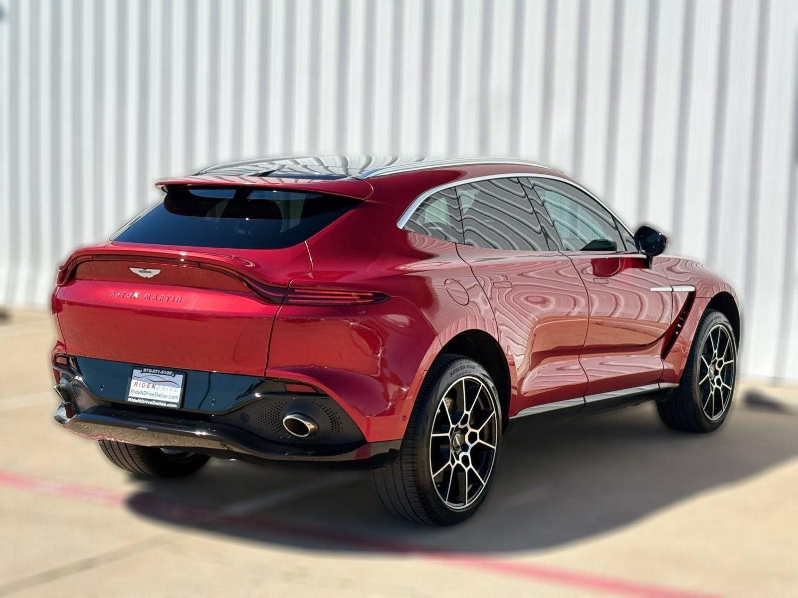 Used 2021 Aston Martin DBX AWD/4WD image 8