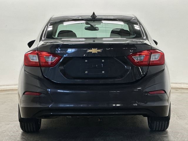 Used 2017 Chevrolet Cruze LT image 4