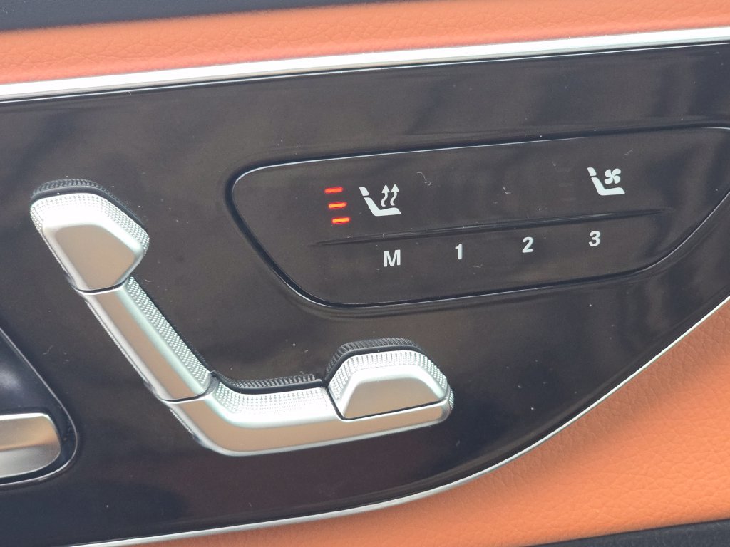 Used 2025 Mercedes-Benz GLC 350e 4MATIC image 7