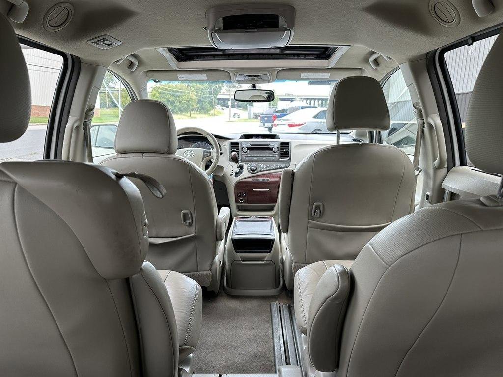 Used 2013 Toyota Sienna XLE FWD image 35