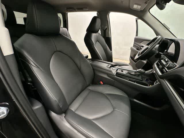 Used 2025 Toyota Grand Highlander AWD image 21