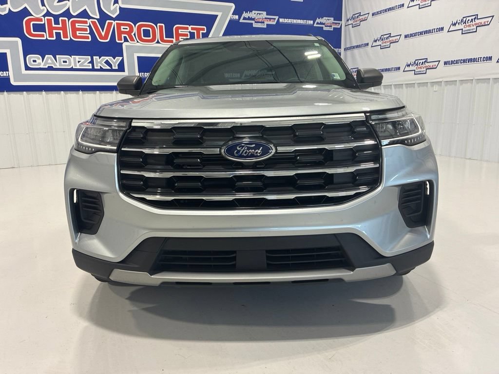 Used 2025 Ford Explorer Active AWD/4WD image 8