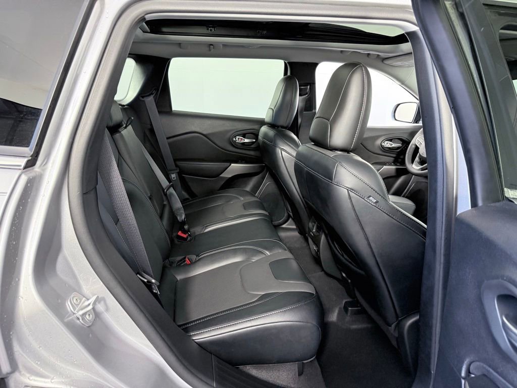 Used 2022 Jeep Cherokee Limited image 24