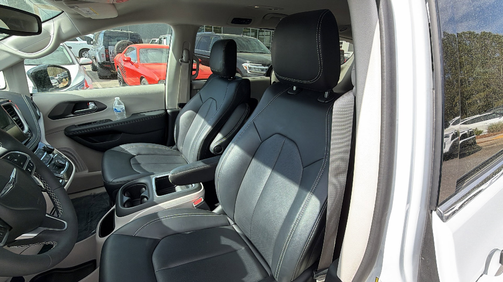 Used 2024 Chrysler Pacifica Touring-L image 17