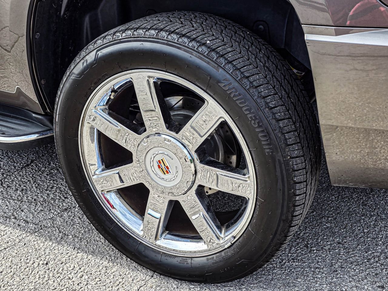 Used 2014 Cadillac Escalade Luxury AWD/4WD image 9