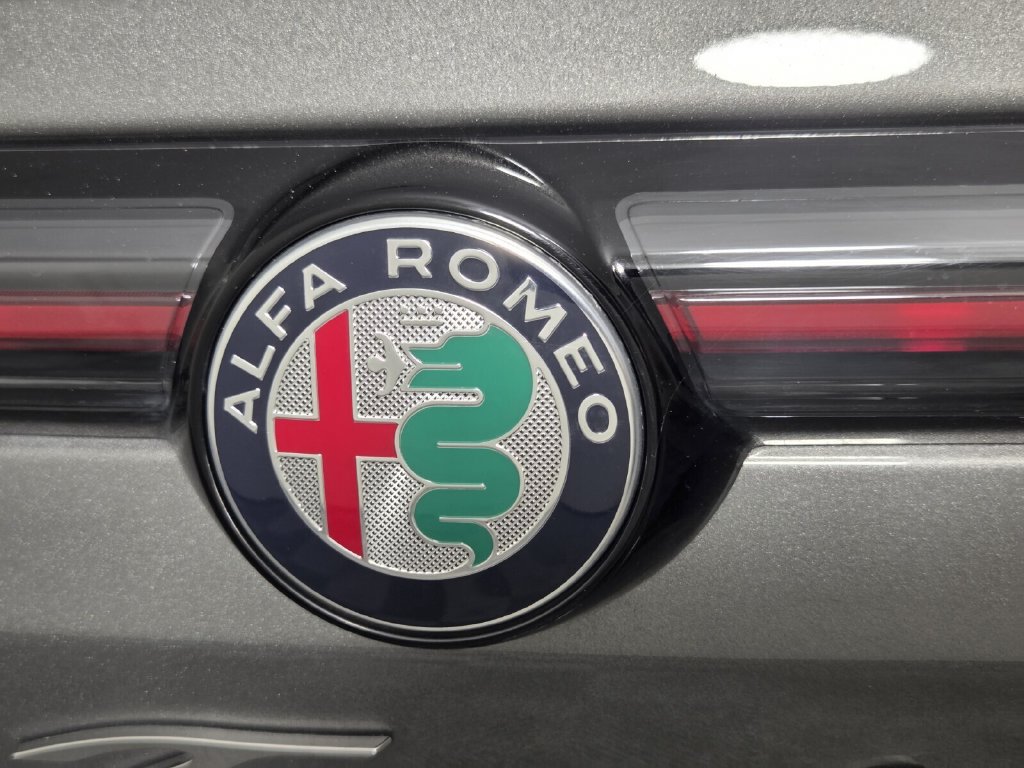 Used 2025 Alfa Romeo Tonale w/ Premium Package AWD/4WD image 33
