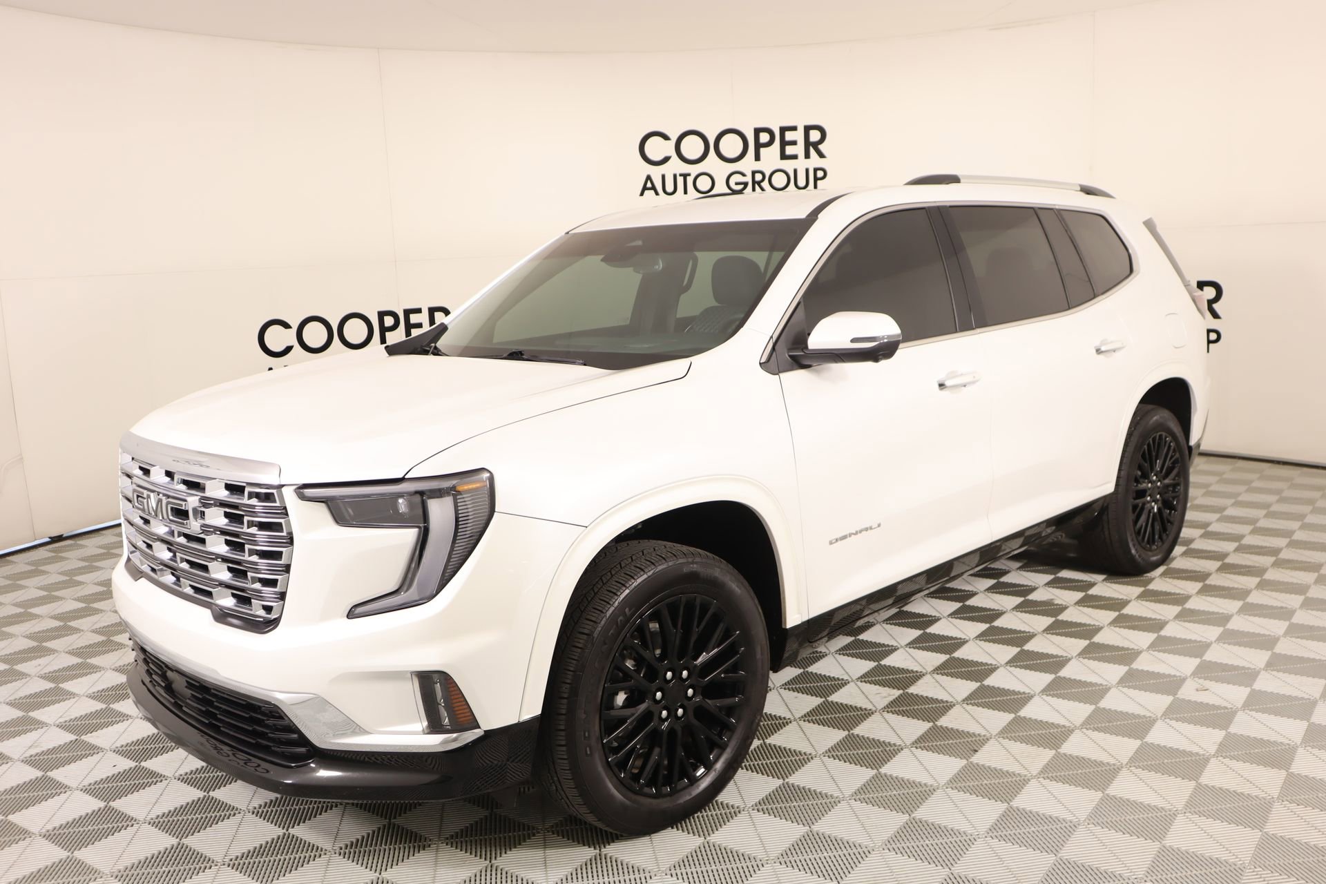 Used 2025 GMC Acadia Denali w/ LPO, Floor Liner Package image 9