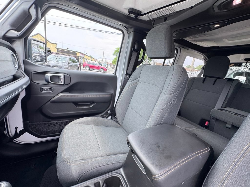 Certified 2025 Jeep Wrangler Unlimited Sahara AWD/4WD image 14