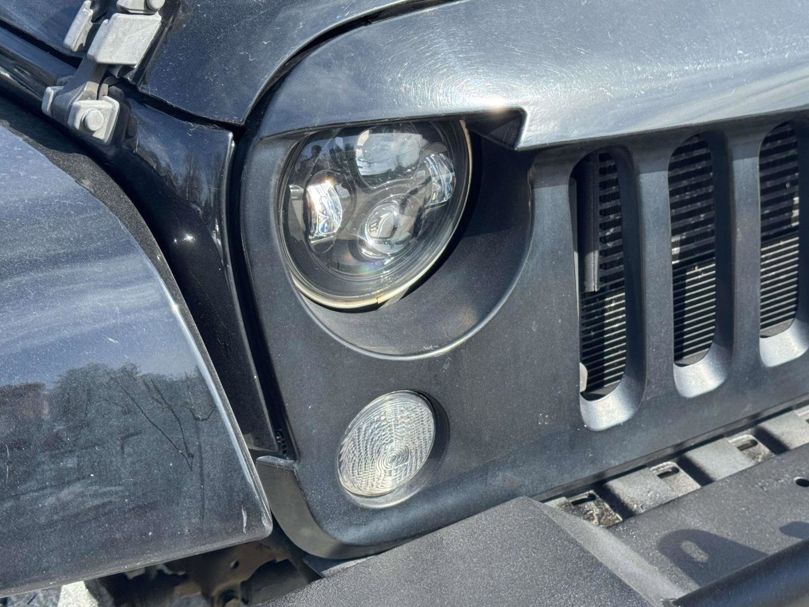 Used 2015 Jeep Wrangler Unlimited Sahara AWD/4WD image 7