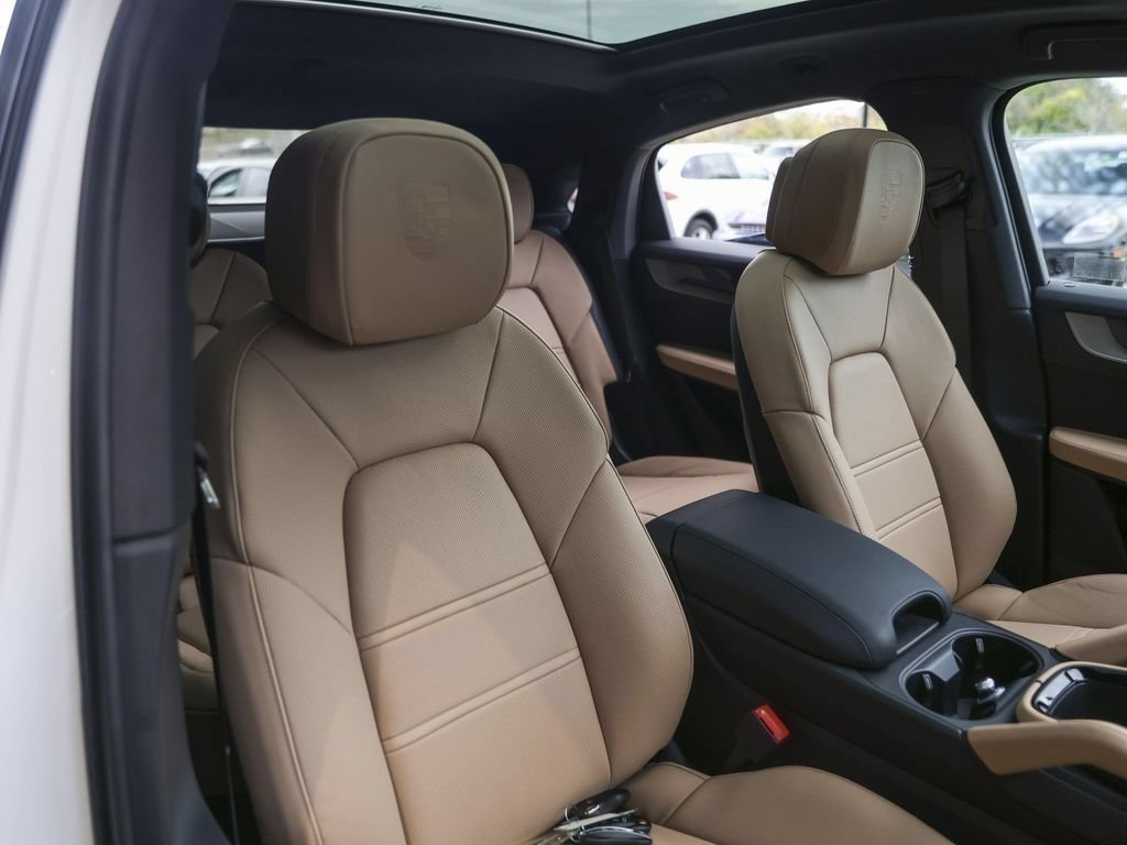 Certified 2026 Porsche Cayenne Coupe AWD/4WD image 37