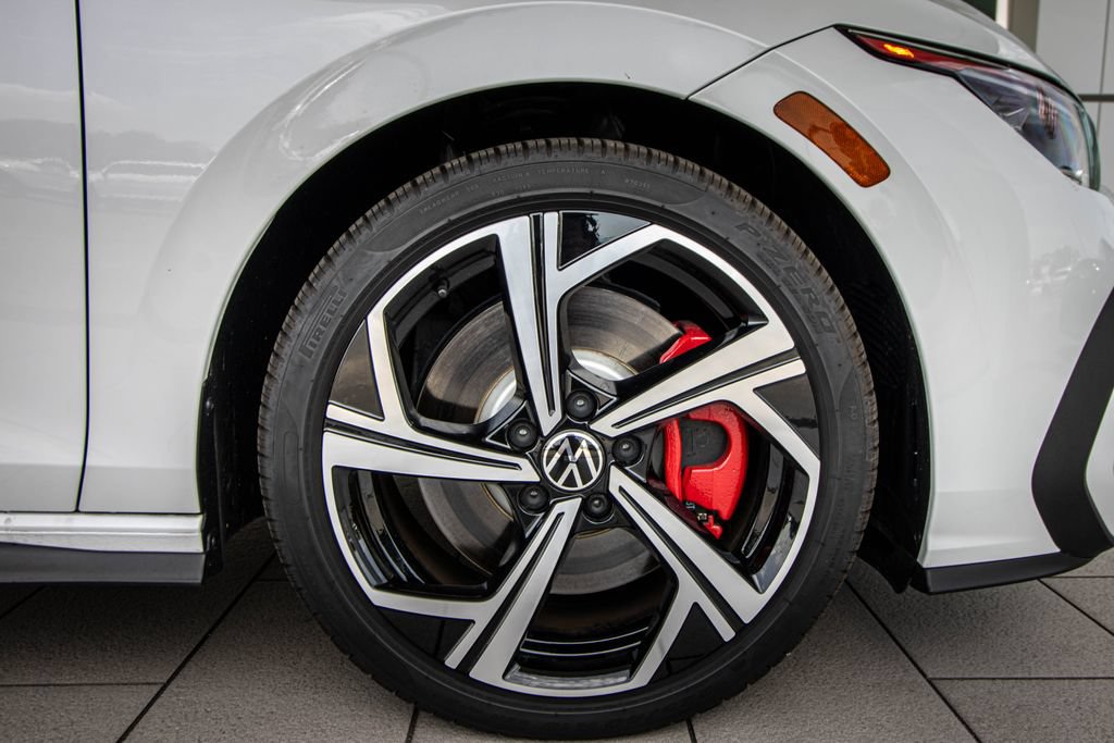 Used 2025 Volkswagen GTI SE FWD image 5