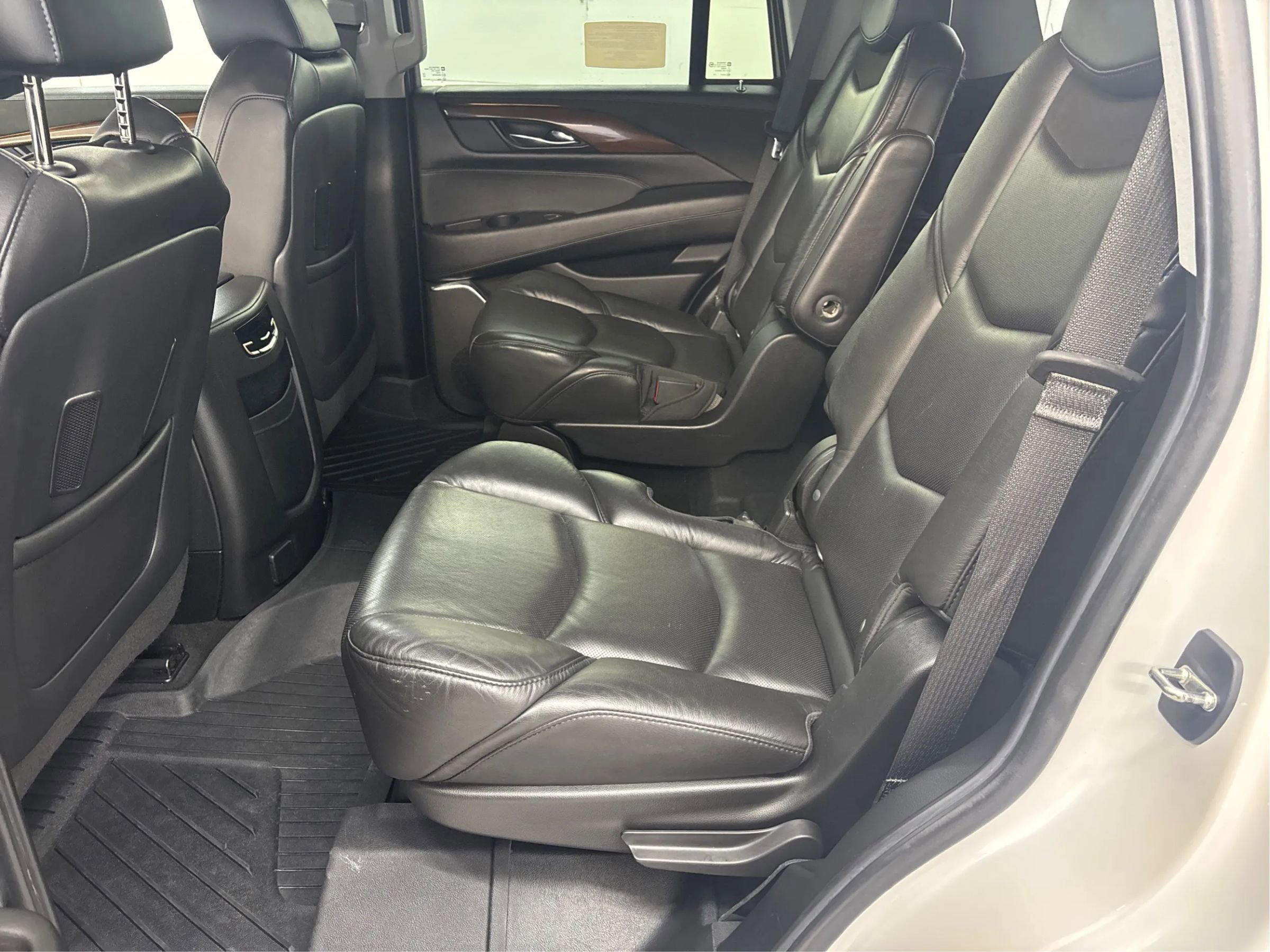 Used 2020 Cadillac Escalade Luxury image 14