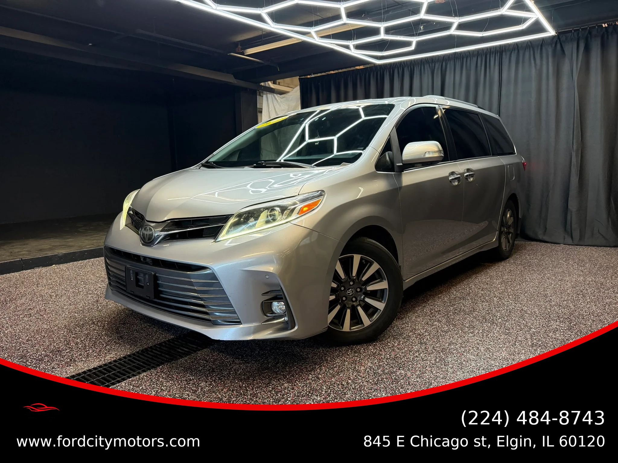 Used 2018 Toyota Sienna Limited Premium FWD image 1