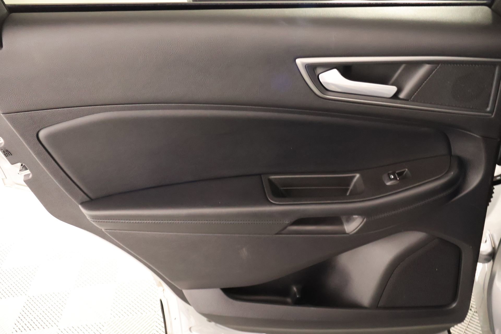 Used 2022 Ford Edge SE image 15