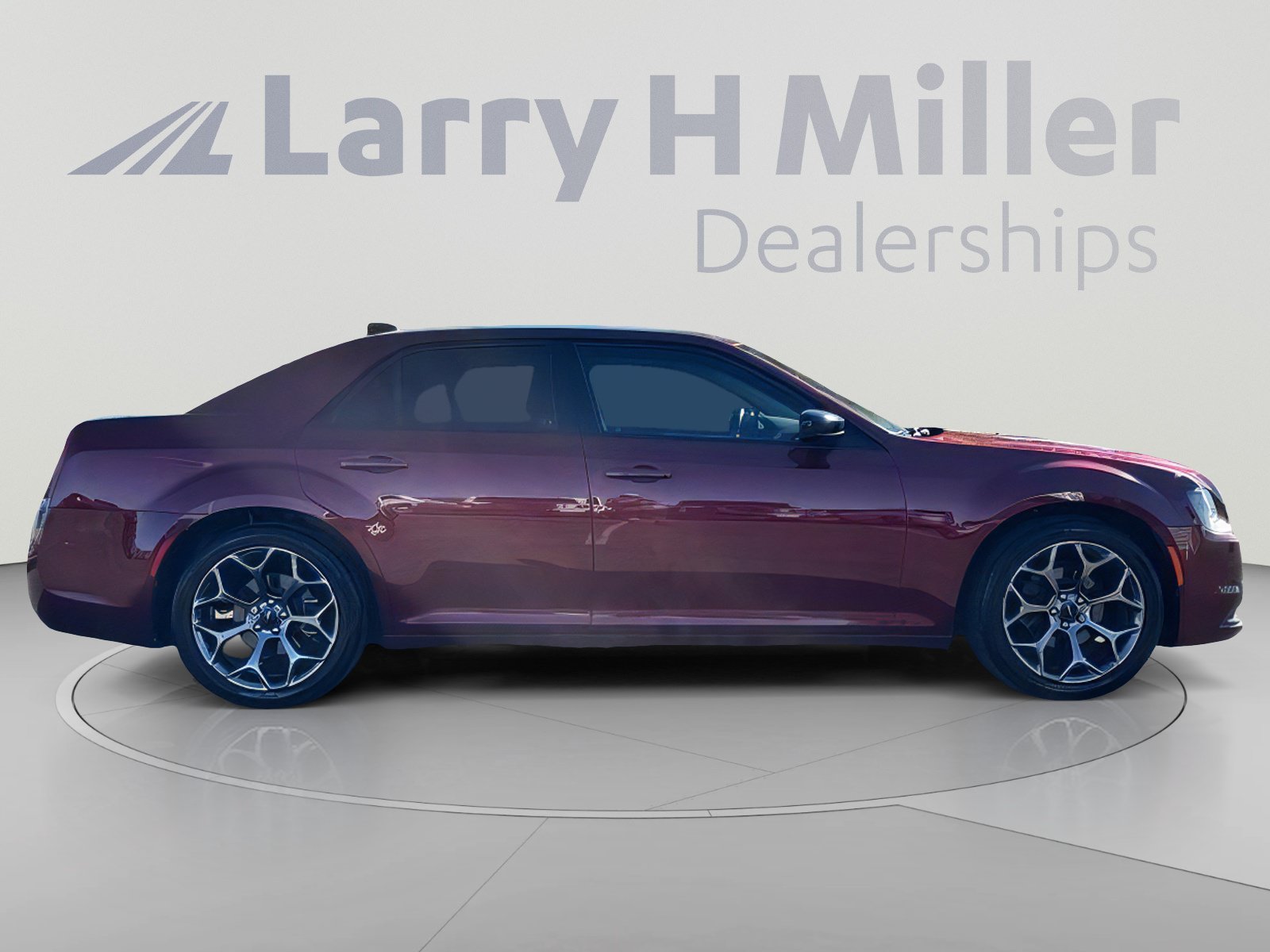 Used 2018 Chrysler 300 Touring w/ Sport Appearance Package RWD image 7
