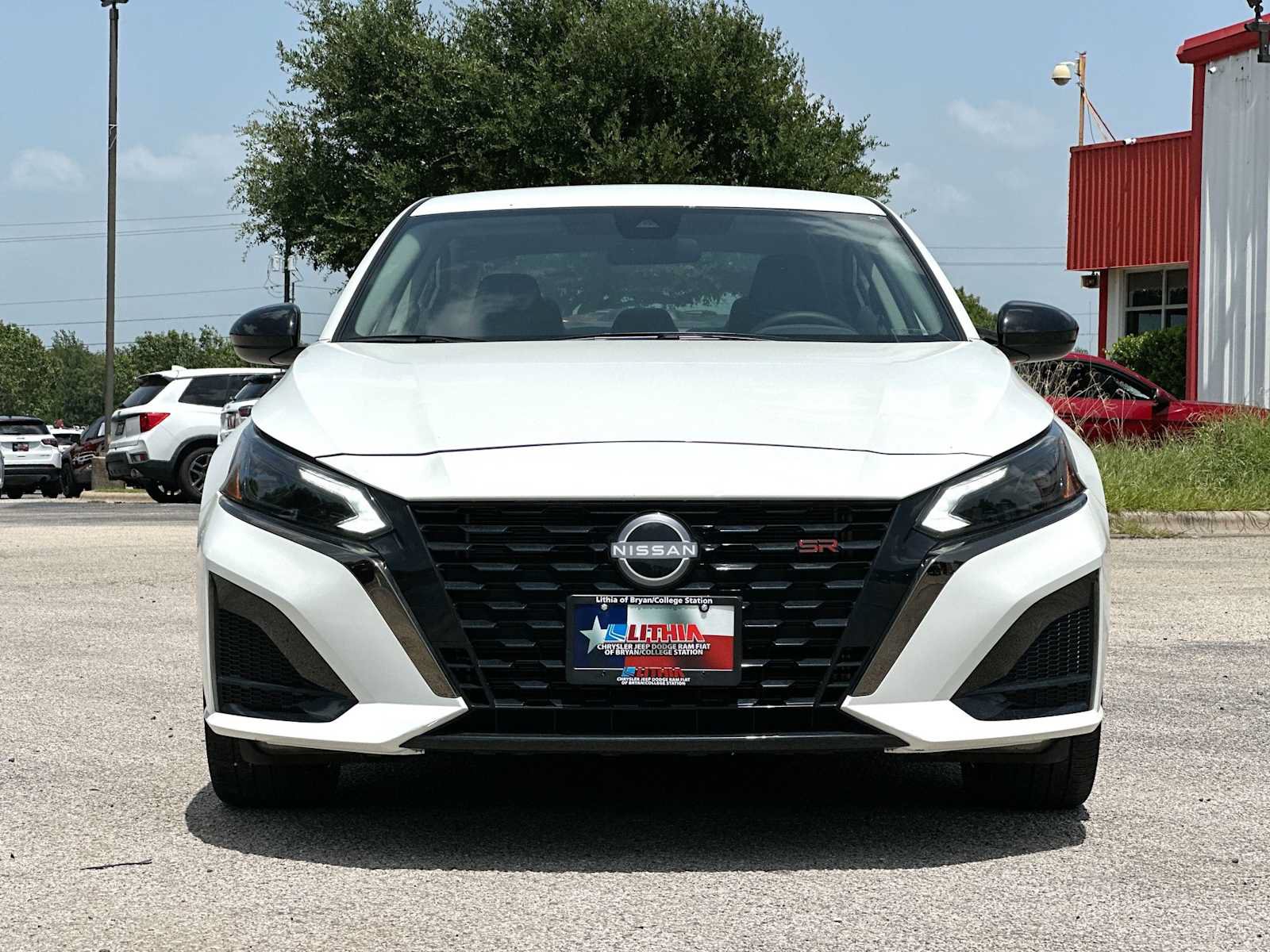 Used 2025 Nissan Altima 2.5 SR FWD image 10