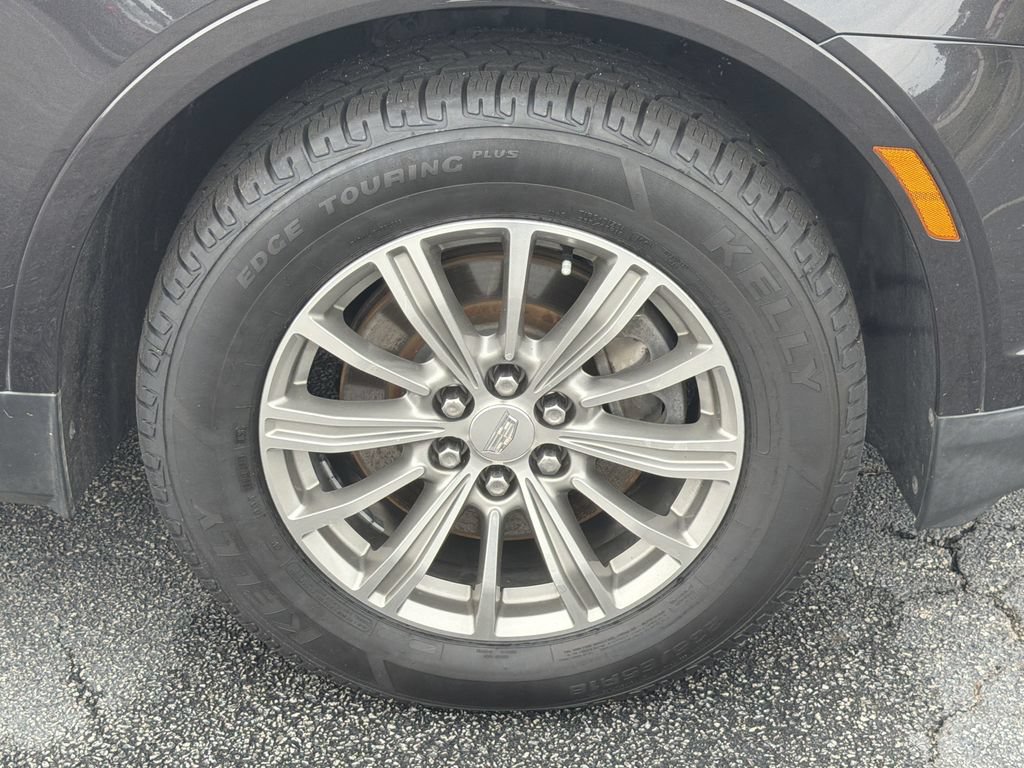 Used 2017 Cadillac XT5 Luxury w/ Driver Awareness Package FWD image 11