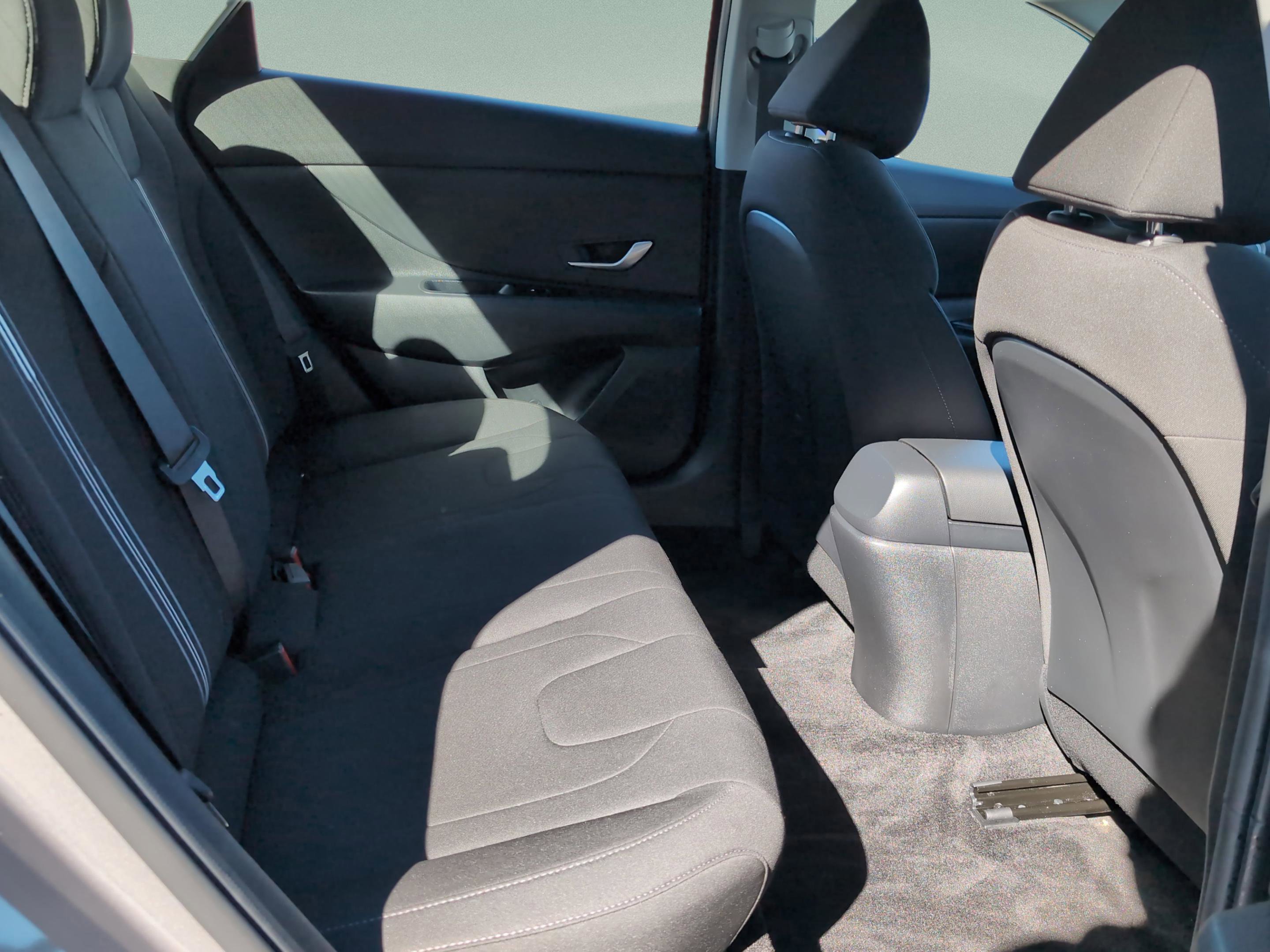 Used 2023 Hyundai Elantra SEL image 25