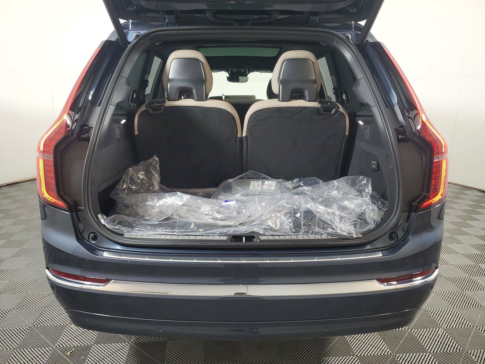 Certified 2026 Volvo XC90 B6 Plus w/ Protection Package Premier AWD/4WD image 9