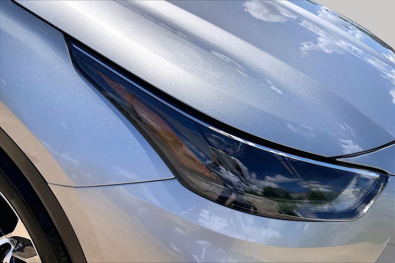Used 2022 Toyota Highlander XLE FWD image 28