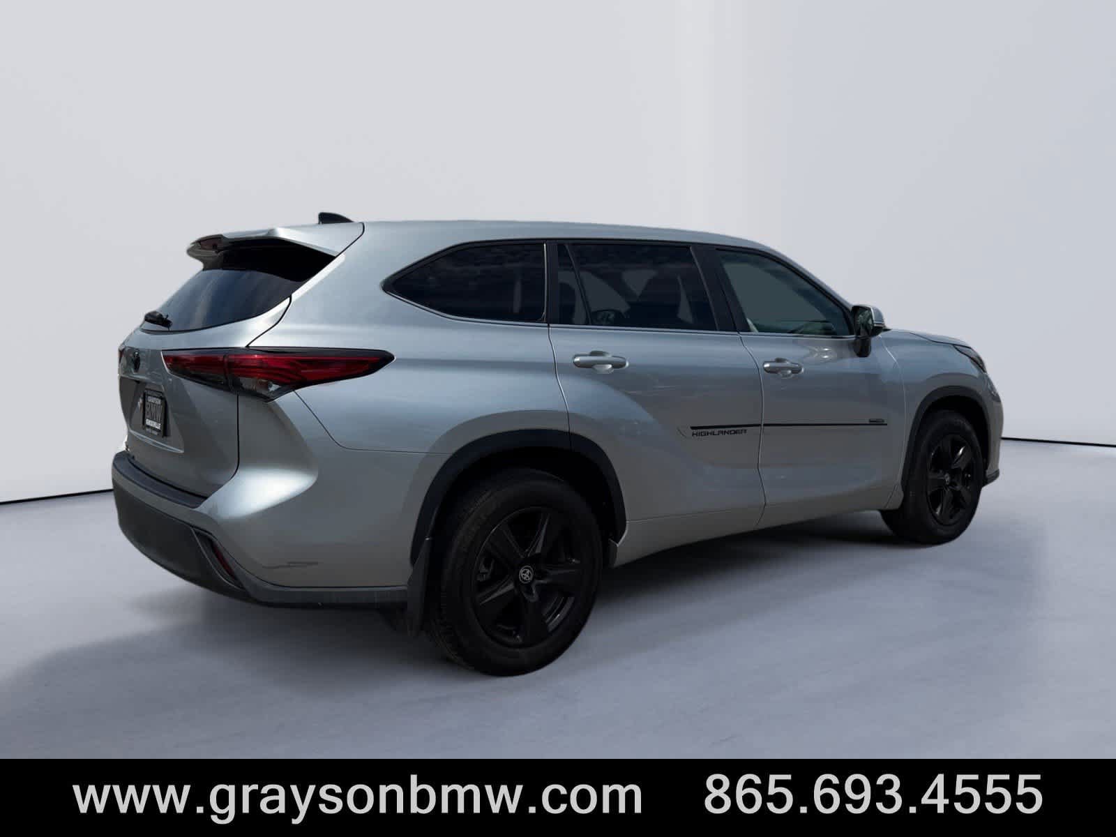 Used 2023 Toyota Highlander L FWD image 3