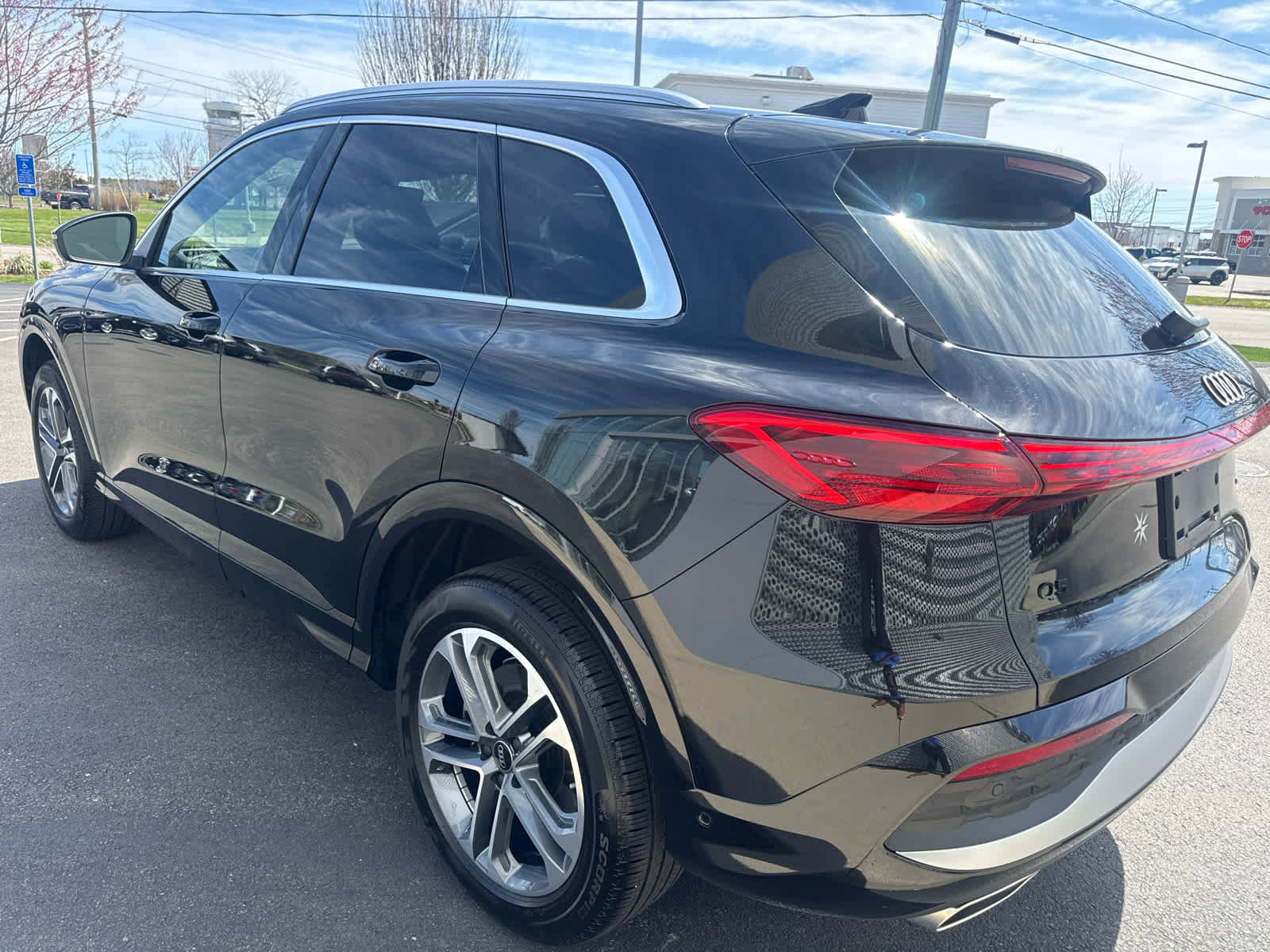 Certified 2025 Audi Q5 Premium w/ Convenience Package AWD/4WD image 6