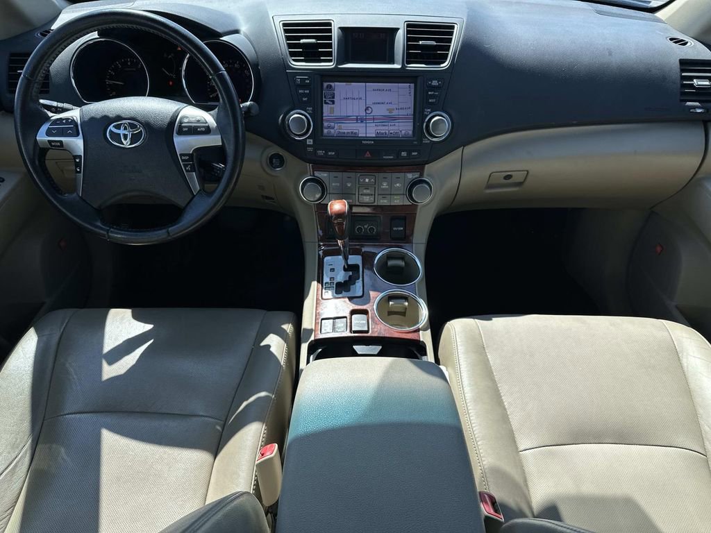 Used 2011 Toyota Highlander Limited w/ Tow Pkg image 14
