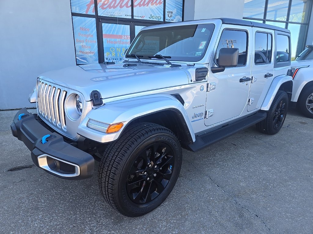 Used 2023 Jeep Wrangler Unlimited Sahara w/ Cold Weather Group AWD/4WD image 3