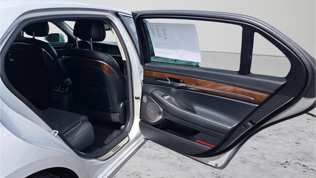 Used 2019 Genesis G90 3.3T Premium RWD image 13