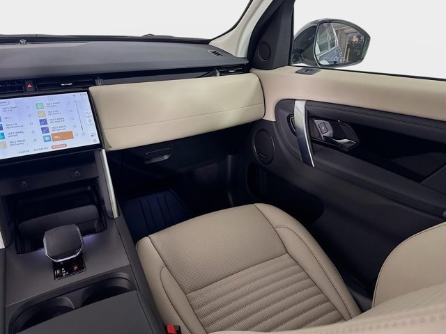 Used 2025 Land Rover Discovery Sport S image 26